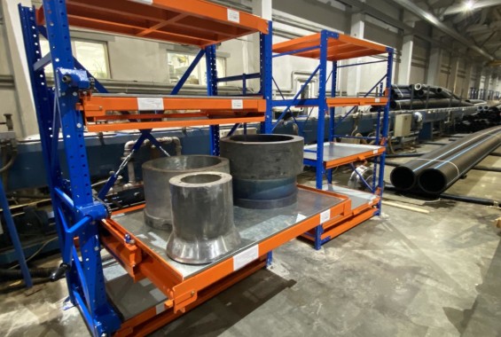 Стеллажи с выкатными платформами, полки полного выдвижения