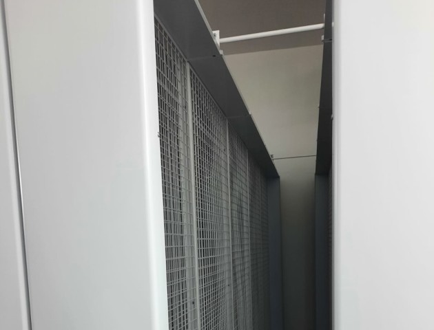 Музейные стеллажи с сетками для хранения картин