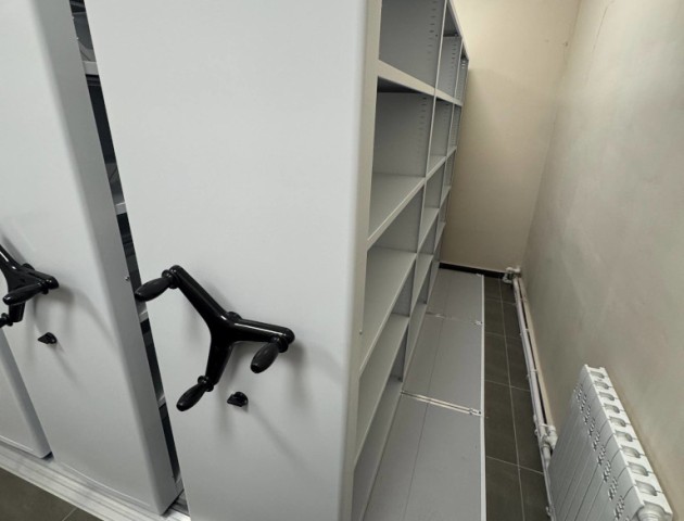 Мобильные стеллажи с фальшполом