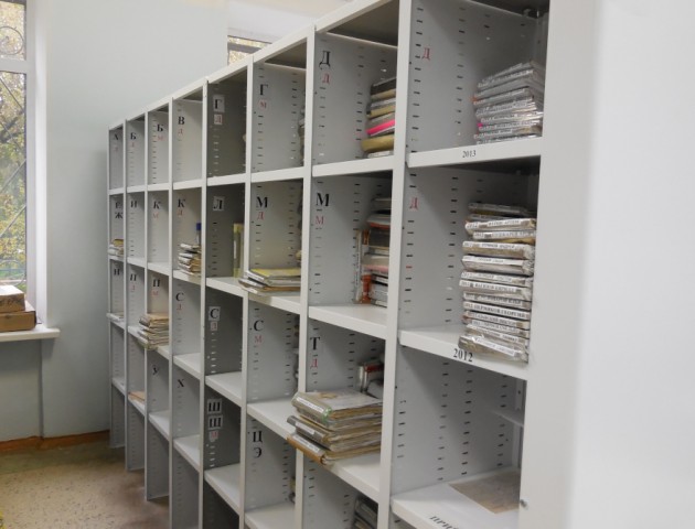 Ячеистые стеллажи для медицинских принадлежностей